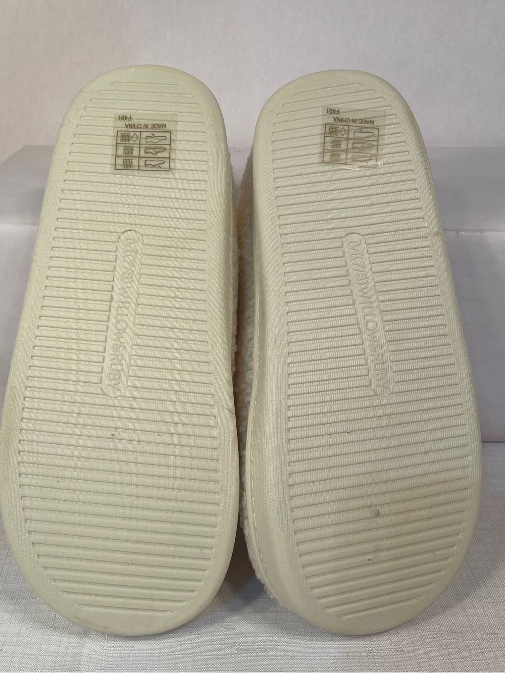 Cozy Cream Teddy Embroidered Sherpa Slippers - Picture 4 of 4